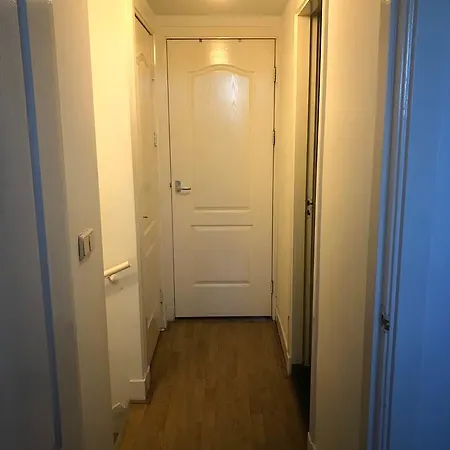Hotspot Apartment, *