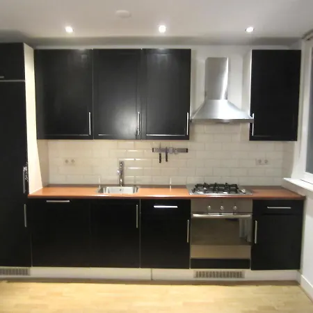 Hotspot Apartment, *